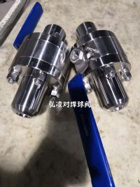 �������y